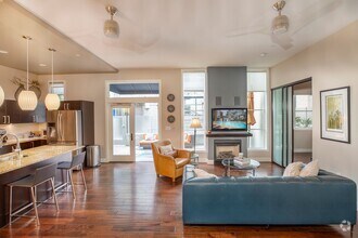 Building Photo - Modern Townhome Living in the Heart of Dow...
