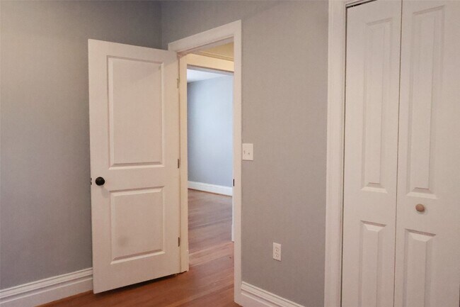 Building Photo - 757 Syracuse Ave