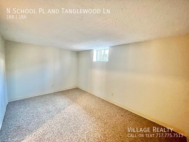 Building Photo - 323 N School Pl