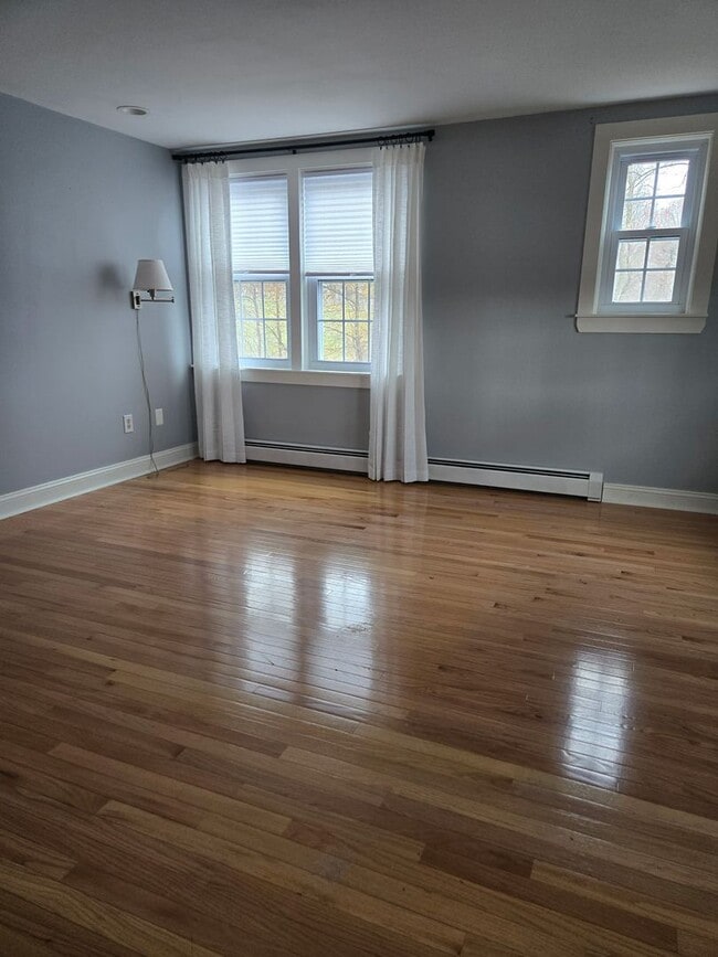 Building Photo - 5 Hillside Ave