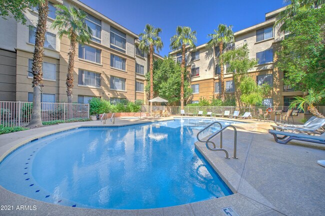 Building Photo - 1701 E Colter St