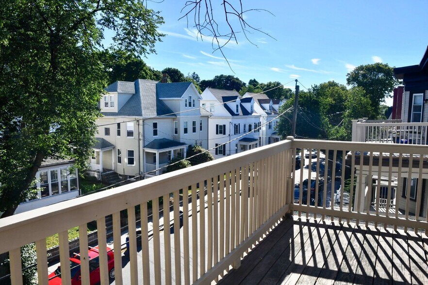 Building Photo - 86 Elmira St