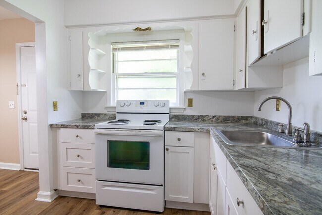 Building Photo - Lakebottom Duplex