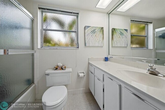 Building Photo - 3499 Oaks Way