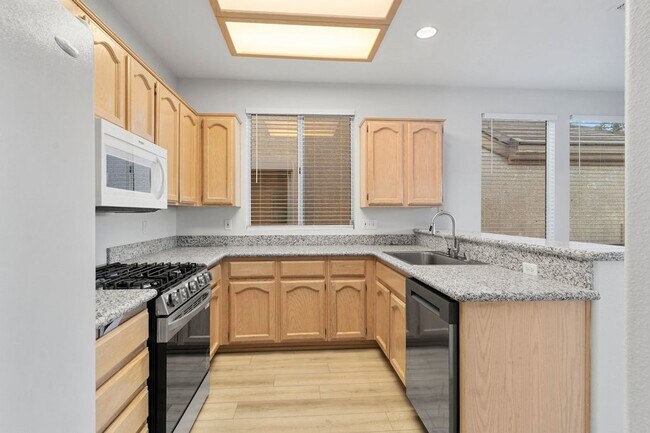 Building Photo - Beautiful Single-Story Home on the Golf Course in Sun City MacDonald Ranch (55+ Community)