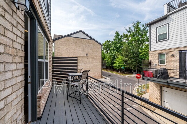 Building Photo - 604 Tudor Park Way