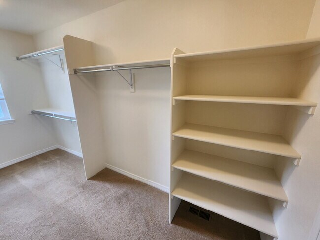 Building Photo - Beautiful 4 Bedroom Home In Beacon Point! Cherry Creek Schools!