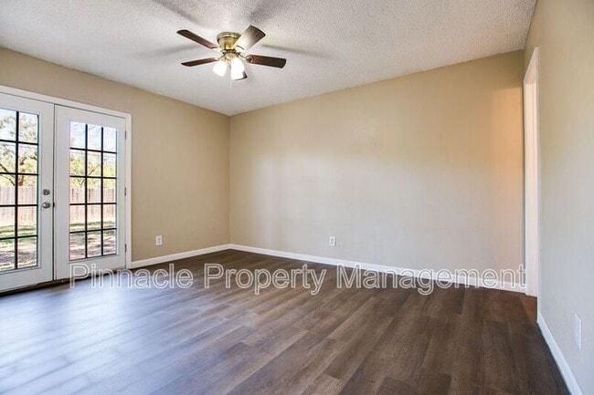 Building Photo - 1427 Gregory Dr