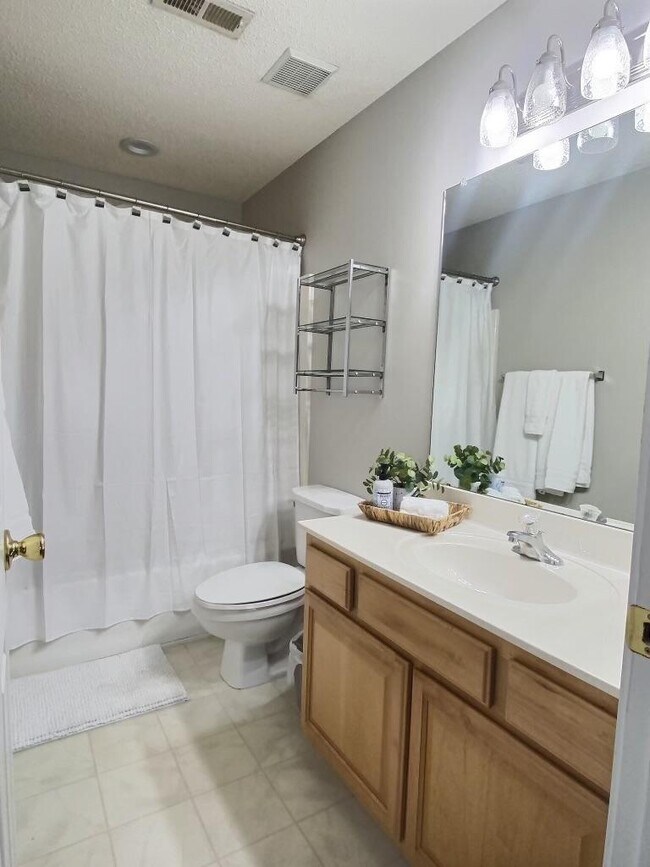 Building Photo - 8018 Christmas Ct