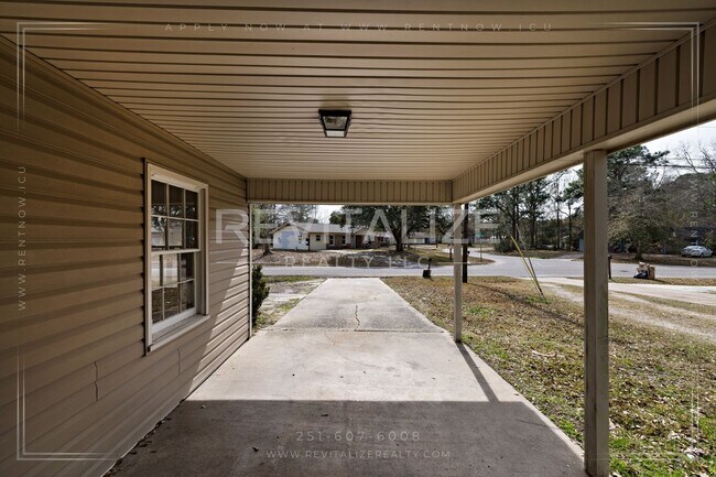 Building Photo - Beautiful 3 Bedroom/1 Bathroom Home in Mobile!