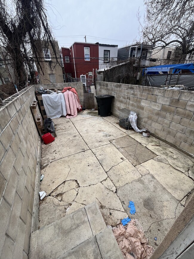 Building Photo - 2947 Kip St