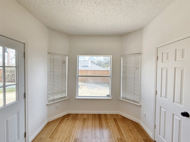 Building Photo - 6717 Smallwood Dr