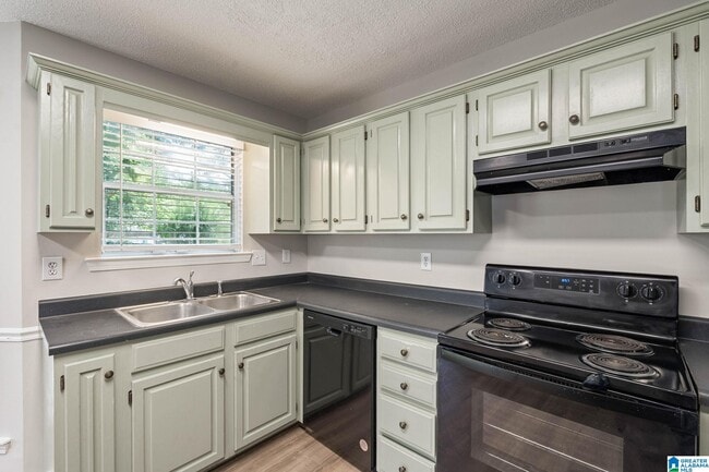 Building Photo - 205 Brookhollow Dr