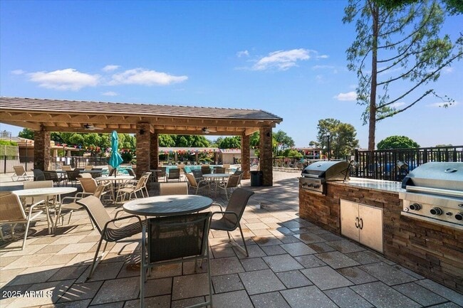 Building Photo - 5200 S Lakeshore Dr