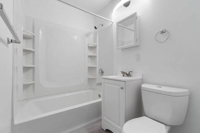 Building Photo - Newly Renovated 2-Bedroom Townhouse