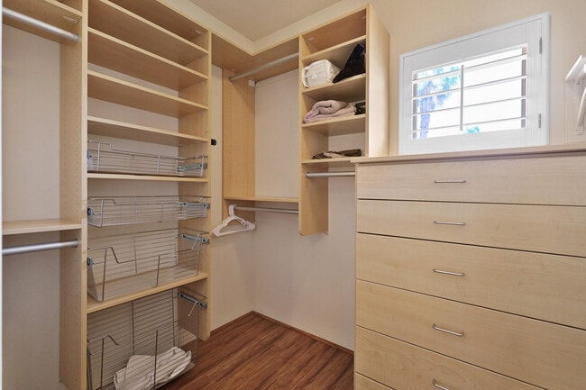Building Photo - 84 N Kavenish Dr