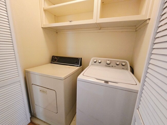 Building Photo - Charming 3 Bedroom, 2 bath Home in West El...