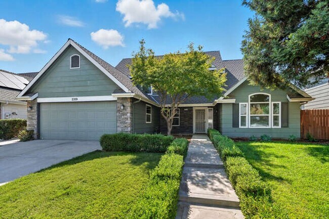 Building Photo - Spacious 5-Bedroom Home with Pool in NE Fr...