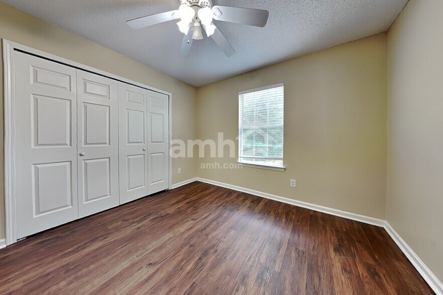Building Photo - 14 Willow Lakes Dr