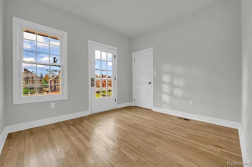 Building Photo - 1502 Virginia Park St