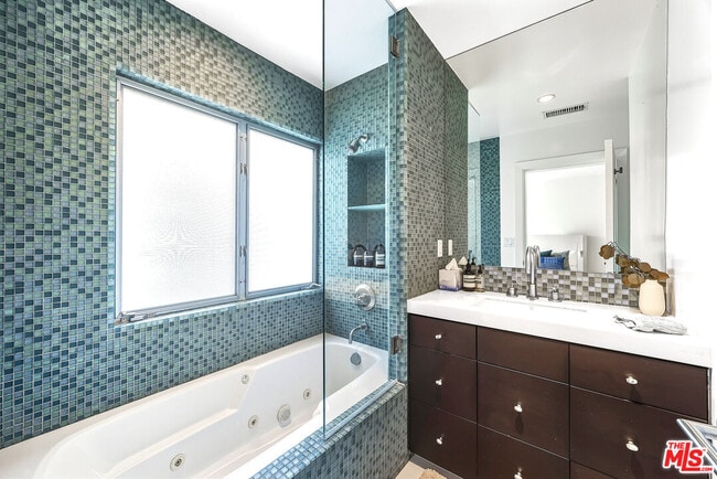 Building Photo - 3154 Queensbury Dr