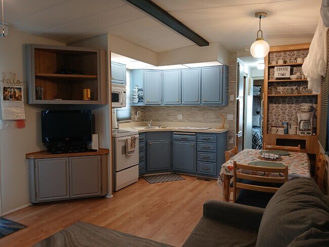 Building Photo - 9797 E 32nd St