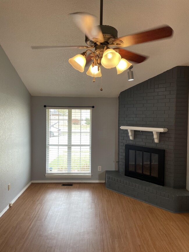 Building Photo - 2134 Lonnie Ln