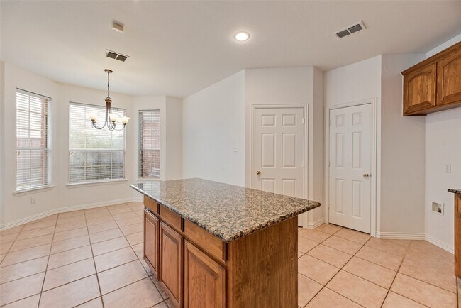 Building Photo - 3104 Angus Dr