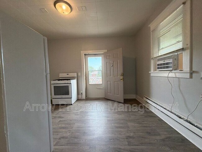 Building Photo - 1341 D St