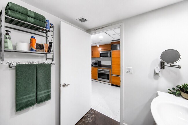 Building Photo - 475 Brickell Ave
