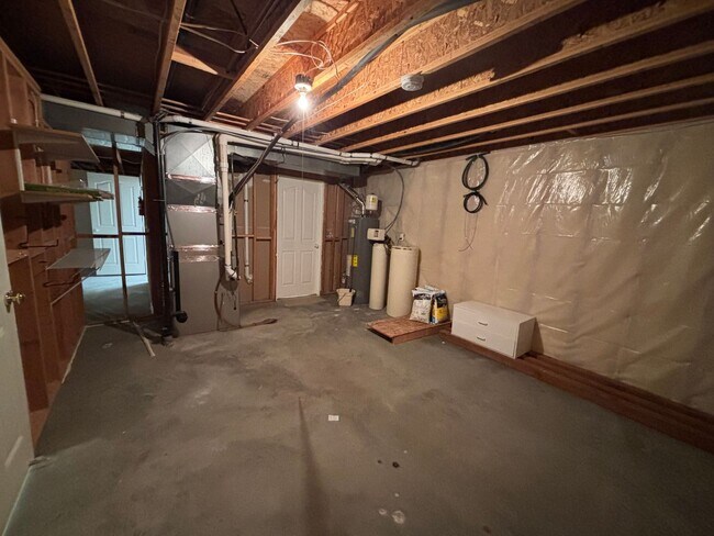 Building Photo - Beautiful 2 Bedroom 2 Bathroom Storage Galore!