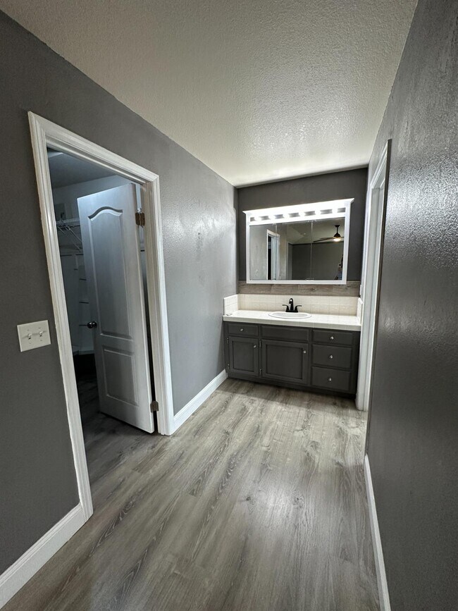 Building Photo - 3040 Boulder Ave