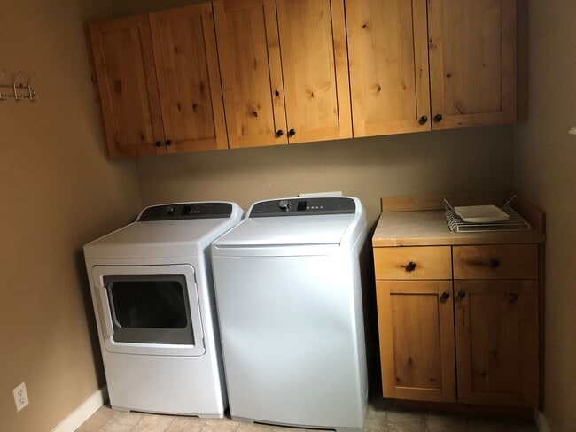 Building Photo - Charming 4-bedroom house in Alder Creek Su...