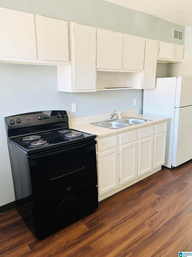 Building Photo - 7748 Rugby Ave