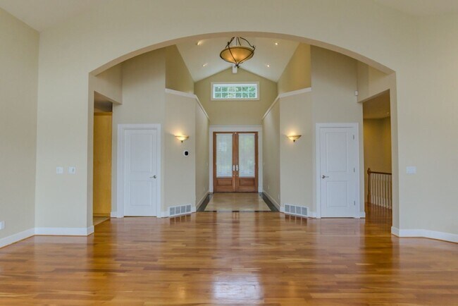 Building Photo - 4Bd/4Ba Seattle Home