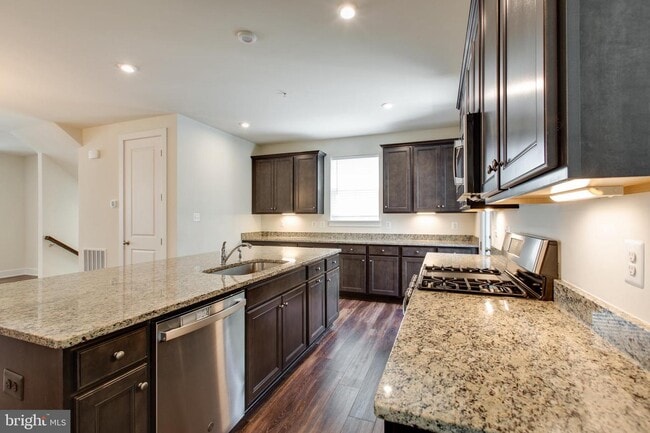 Building Photo - 2546 Buckthorn Dr