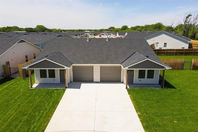 Building Photo - 542-544 W 50th Ct S