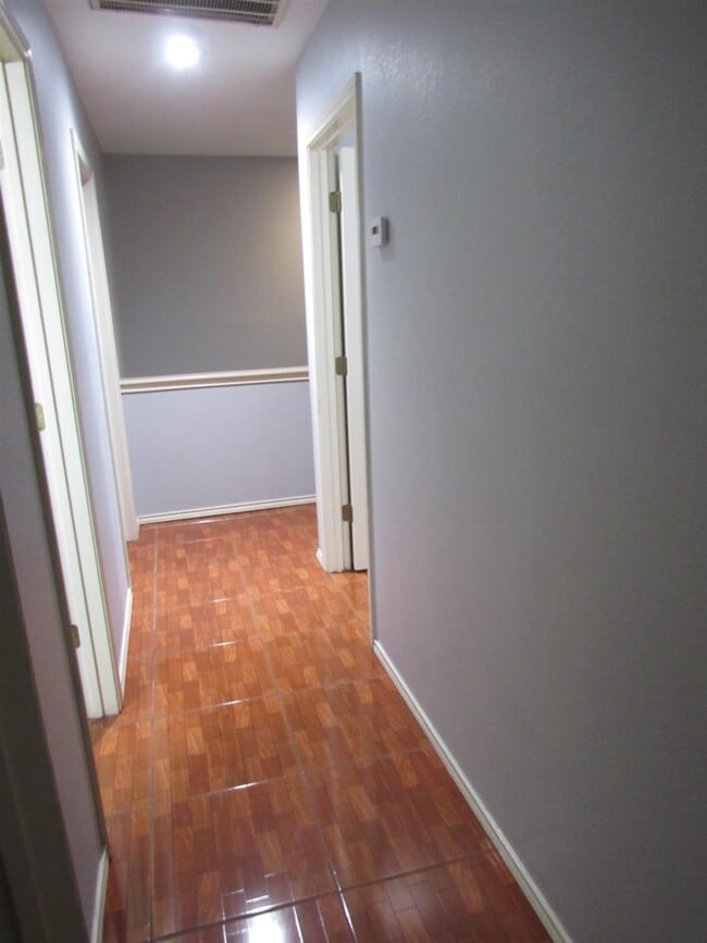 Building Photo - 9310 Albany Dr