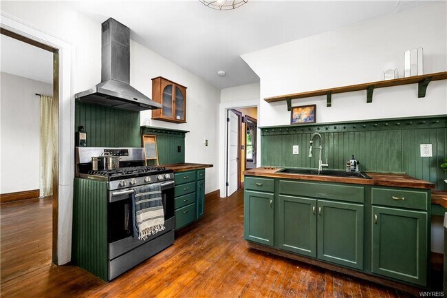 Building Photo - 95 Russell St