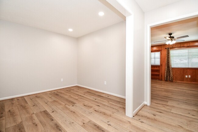 Building Photo - 2303 Willow Blvd