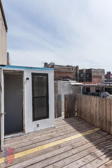Building Photo - 218 Avenue A