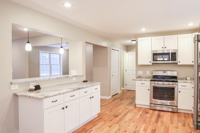Building Photo - 6 Trillium Way