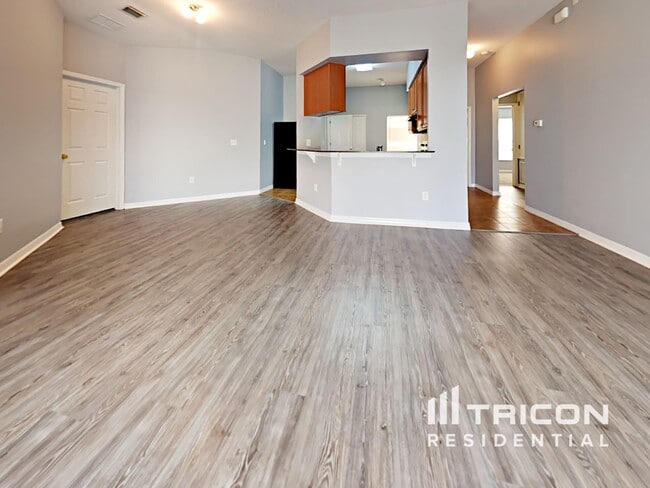 Building Photo - 2304 Roanoke Springs Dr