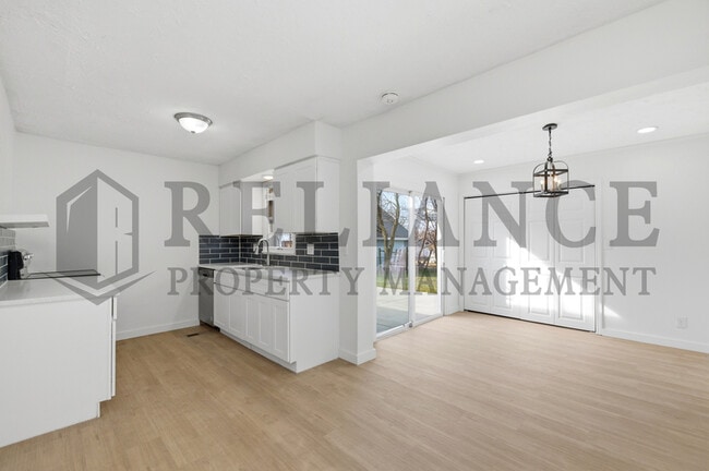 Building Photo - 6651 N Scottsville St