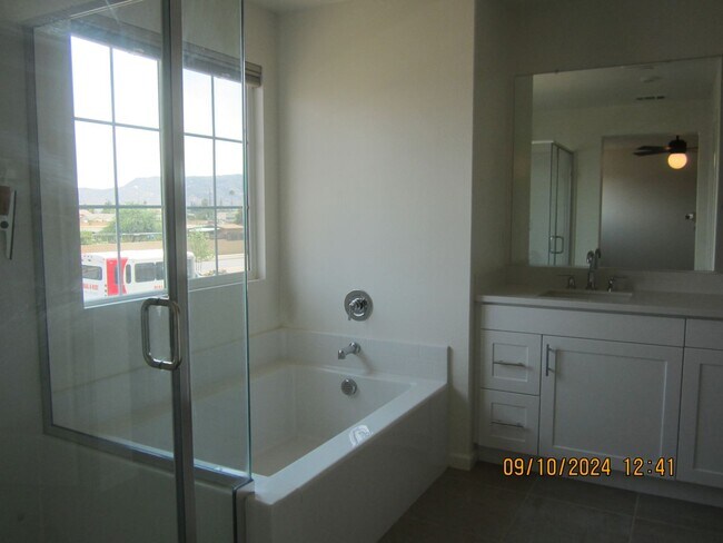 Building Photo - Luxury Single Family Home in Moreno Valley