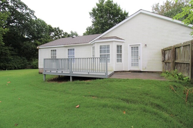 Building Photo - 3152 Parkway Dr