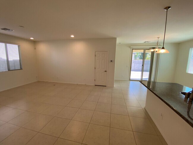 Building Photo - 2 Week Free Rent - Chandler Gem!