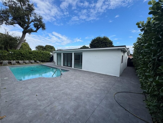 Building Photo - 575 NE 179th Dr