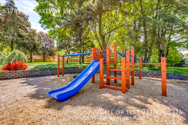 Building Photo - 1745 NW Lakeway Ln