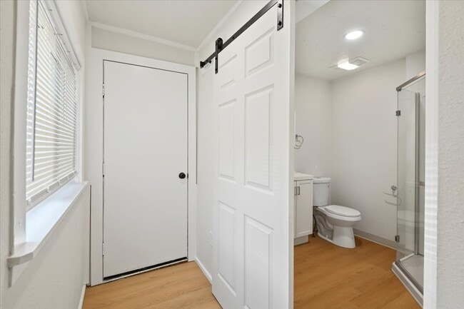 Building Photo - 309 N Commercial Ave